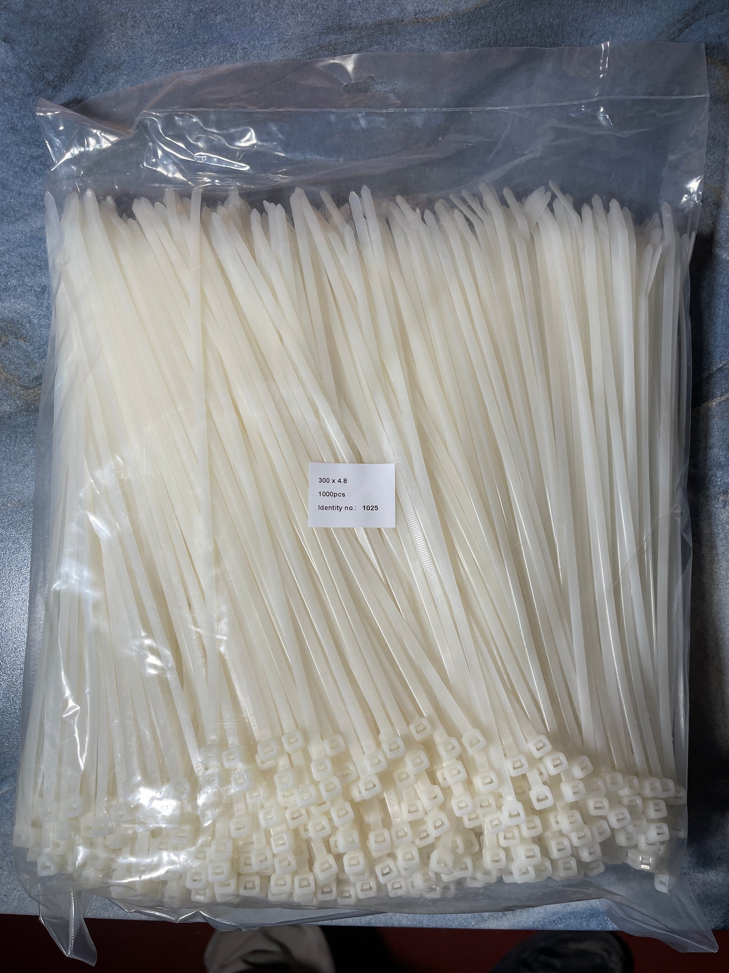 Paquets de 1000 rilsans 300*4.8mm